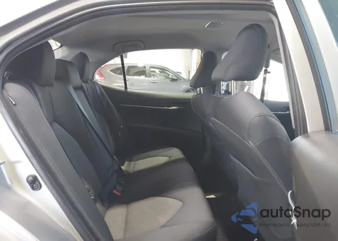 2020 Toyota Camry Le z USA, uszkodzony, nr VIN 4T1C11AK7LU969562